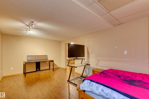 15411 67A Street, Edmonton, AB - Indoor Photo Showing Bedroom