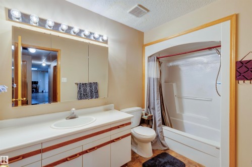 15411 67A Street, Edmonton, AB - Indoor Photo Showing Bathroom