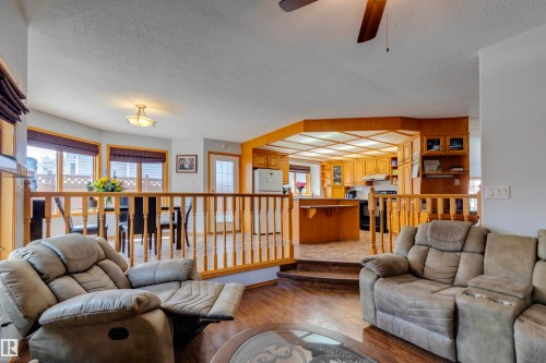 15411 67A Street, Edmonton, AB - Indoor Photo Showing Living Room