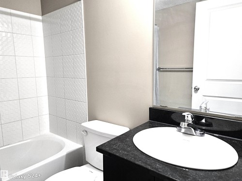 206 3207 James Mowatt Trail, Edmonton, AB - Indoor Photo Showing Bathroom