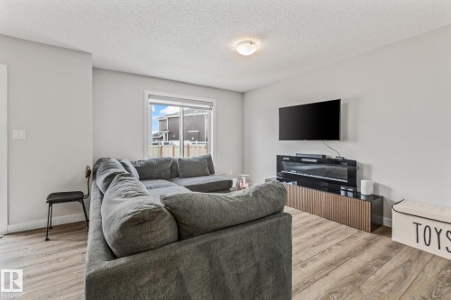 856 Ebbers Crescent, Edmonton, AB - Indoor Photo Showing Living Room