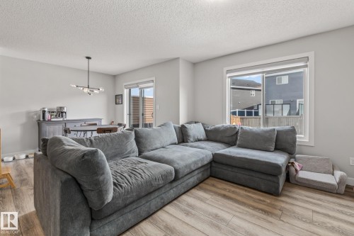 856 Ebbers Crescent, Edmonton, AB - Indoor Photo Showing Living Room