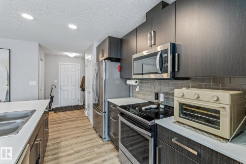 856 Ebbers Crescent, Edmonton, AB - Indoor Photo Showing Kitchen With Double Sink With Upgraded Kitchen