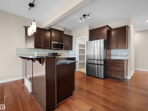 15926 10 Avenue Sw, Edmonton, AB - Indoor Photo Showing Kitchen