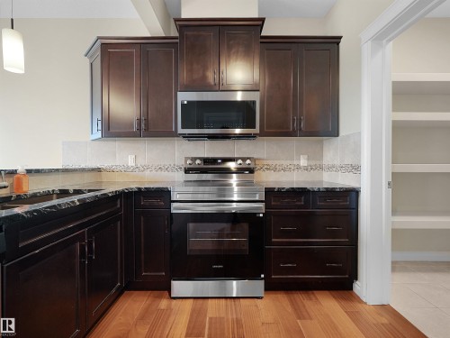 15926 10 Avenue Sw, Edmonton, AB - Indoor Photo Showing Kitchen