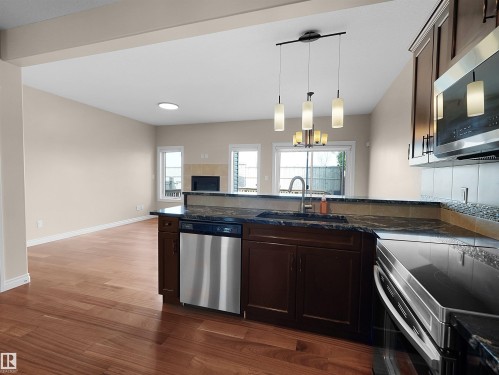 15926 10 Avenue Sw, Edmonton, AB - Indoor Photo Showing Kitchen