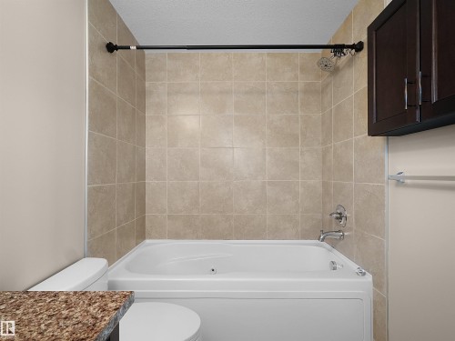 15926 10 Avenue Sw, Edmonton, AB - Indoor Photo Showing Bathroom