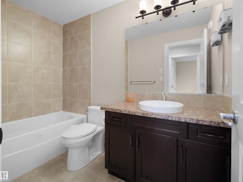 15926 10 Avenue Sw, Edmonton, AB - Indoor Photo Showing Bathroom