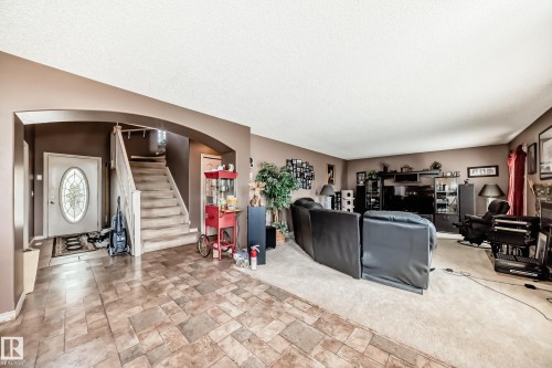 Entryway featuring decorative glass front door. . - 5107 200 Street, Edmonton, AB - Indoor Photo Showing Other Room