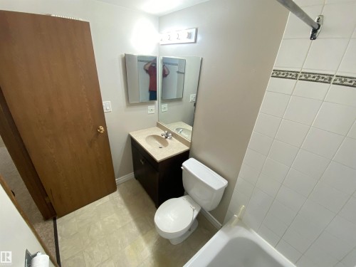 203 10826 113 Street, Edmonton, AB - Indoor Photo Showing Bathroom