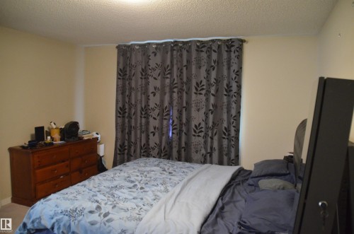 Image quality insufficient for description - 1412 152, Edmonton, AB - Indoor Photo Showing Bedroom