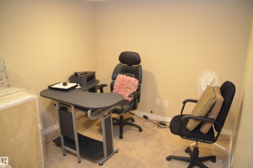 Neutral-toned walls complement the light-colored carpet, creating a versatile interior space - 1412 152, Edmonton, AB 