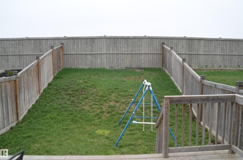 Expansive backyard featuring a sloped lawn and a perimeter privacy fence - 1412 152, Edmonton, AB - Outdoor
