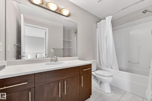 4371 Annett Common, Edmonton, AB - Indoor Photo Showing Bathroom
