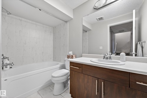 4371 Annett Common, Edmonton, AB - Indoor Photo Showing Bathroom