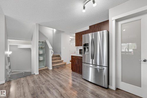 4371 Annett Common, Edmonton, AB - Indoor Photo Showing Kitchen