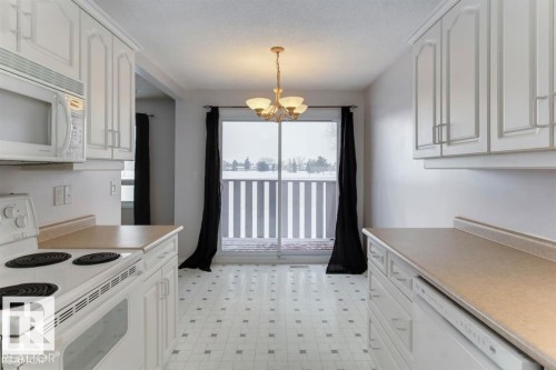 10688 Beaumaris Road, Edmonton, AB - Indoor Photo Showing Kitchen