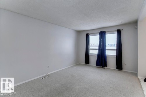 10688 Beaumaris Road, Edmonton, AB - Indoor Photo Showing Other Room