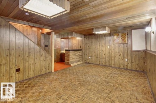 10688 Beaumaris Road, Edmonton, AB - Indoor