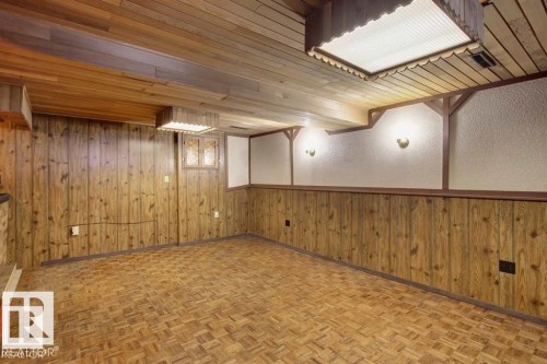 10688 Beaumaris Road, Edmonton, AB - Indoor