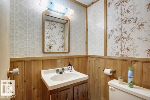 10688 Beaumaris Road, Edmonton, AB - Indoor Photo Showing Bathroom