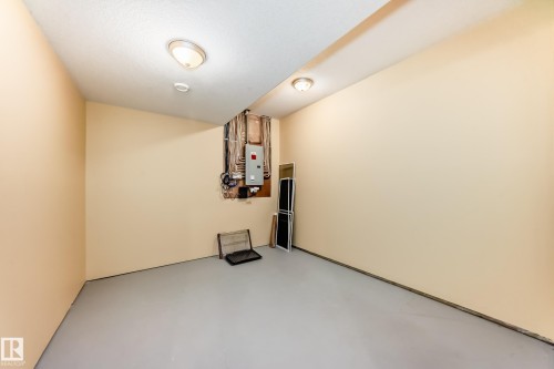 Room with neutral-toned walls and light gray flooring - 527 Callaghan Point(E), Edmonton, AB - Indoor Photo Showing Other Room