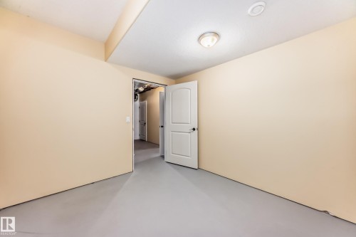 Finished basement space with light beige walls and a grey painted concrete floor - 527 Callaghan Point(E), Edmonton, AB - Indoor Photo Showing Other Room