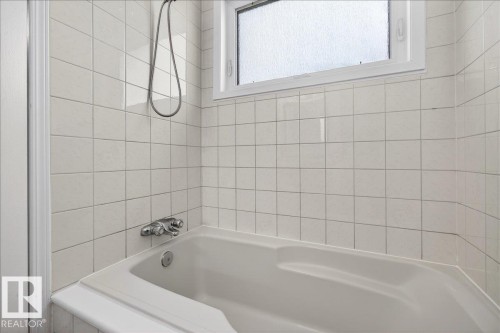 3671 33 Street, Edmonton, AB - Indoor Photo Showing Bathroom