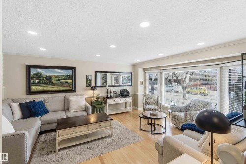 58 Patterson Cr, St. Albert, AB - Indoor Photo Showing Living Room