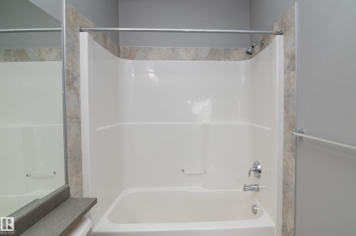 414 2207 44 Avenue, Edmonton, AB - Indoor Photo Showing Bathroom