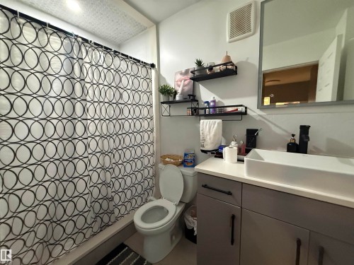 102 12409 82 Street, Edmonton, AB - Indoor Photo Showing Bathroom