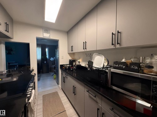 102 12409 82 Street, Edmonton, AB - Indoor Photo Showing Kitchen