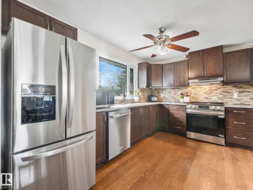 168 Humberstone Road, Edmonton, AB - Indoor Photo Showing Kitchen With Stainless Steel Kitchen With Upgraded Kitchen