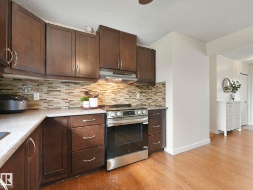 168 Humberstone Road, Edmonton, AB - Indoor Photo Showing Kitchen