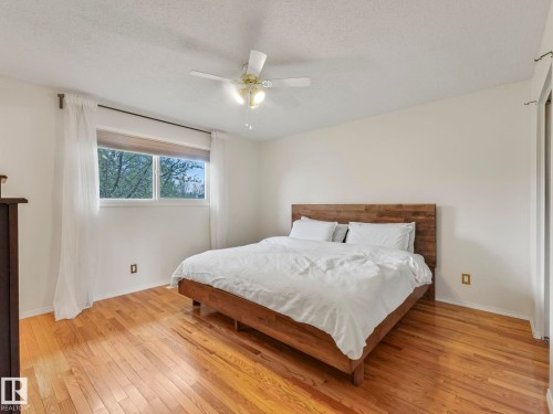 168 Humberstone Road, Edmonton, AB - Indoor Photo Showing Bedroom