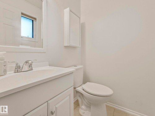 168 Humberstone Road, Edmonton, AB - Indoor Photo Showing Bathroom