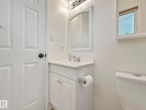 168 Humberstone Road, Edmonton, AB - Indoor Photo Showing Bathroom