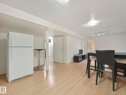 168 Humberstone Road, Edmonton, AB - Indoor