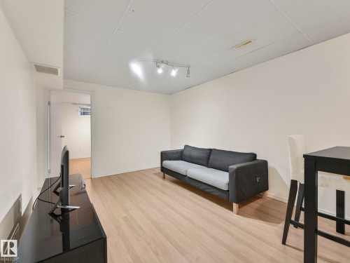 168 Humberstone Road, Edmonton, AB - Indoor