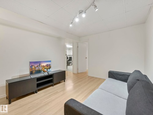 168 Humberstone Road, Edmonton, AB - Indoor