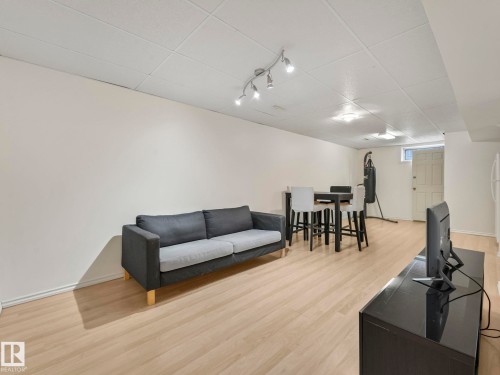 168 Humberstone Road, Edmonton, AB - Indoor