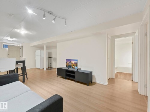 168 Humberstone Road, Edmonton, AB - Indoor