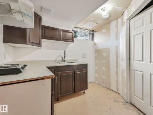 168 Humberstone Road, Edmonton, AB - Indoor