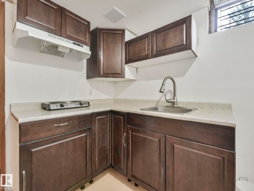 168 Humberstone Road, Edmonton, AB - Indoor Photo Showing Kitchen
