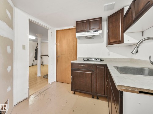 168 Humberstone Road, Edmonton, AB - Indoor Photo Showing Kitchen