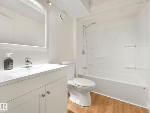 168 Humberstone Road, Edmonton, AB - Indoor Photo Showing Bathroom