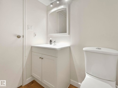 168 Humberstone Road, Edmonton, AB - Indoor Photo Showing Bathroom