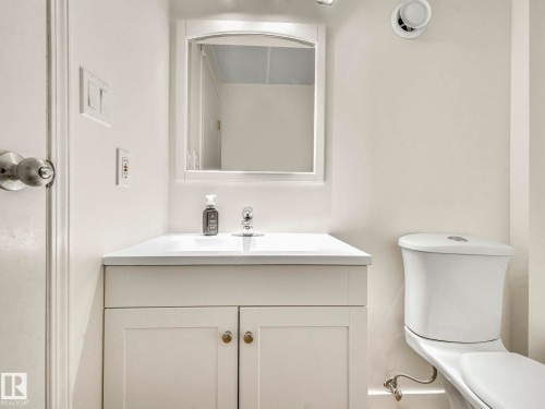 168 Humberstone Road, Edmonton, AB - Indoor Photo Showing Bathroom