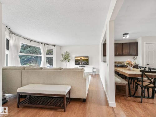 168 Humberstone Road, Edmonton, AB - Indoor