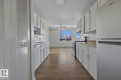 212 7815 159 Street, Edmonton, AB - Indoor Photo Showing Kitchen